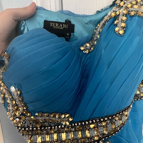 Terani couture dress (used very good condition). Size 8 with scarf - Picture 8 of 8